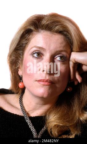 Portrait de l'actrice française Catherine Deneuve (né en 1943) par Bernard Gotfryd, 1983 Banque D'Images