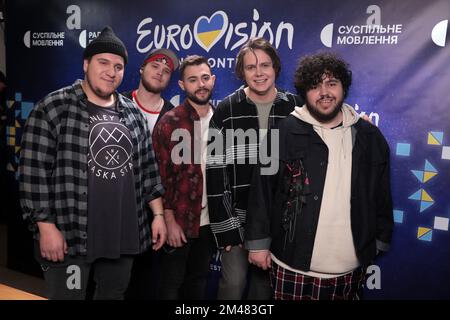 Non exclusif: KIEV, UKRAINE - 17 DÉCEMBRE 2022 - les membres du groupe 2Tone posent pour une photo lors de la conférence de presse par les participants de la Banque D'Images