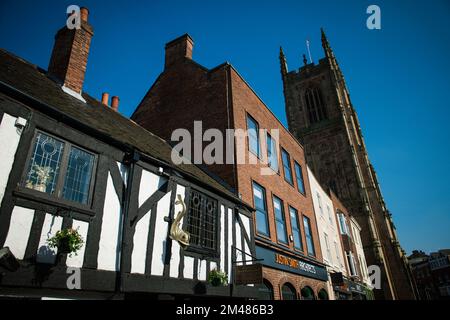 Dolphin inn and Cathedral, Derby, Royaume-Uni Banque D'Images