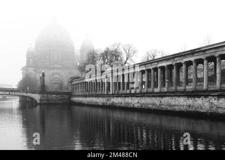 Musée Bode sur l'île aux musées à côté de la rivière Spree à Berlin, Allemagne Banque D'Images