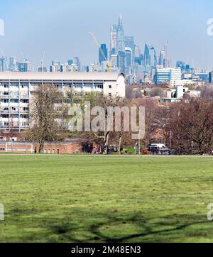 Londres, Royaume-Uni - 26 mars 2022: Vue de Londres de Brockwell Park Banque D'Images