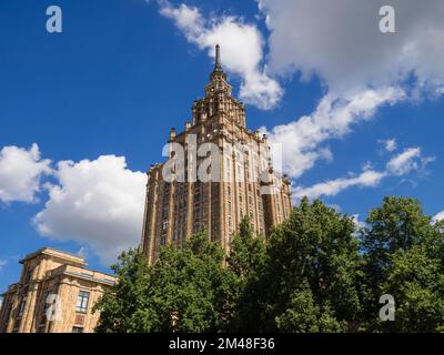 Académie lettone des sciences (ou gâteau d'anniversaire de Staline), Riga, Lettonie, États baltes, Europe Banque D'Images