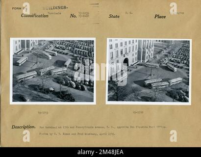 Terminal de bus à 13th Street et Pennsylvania Avenue, NW. Légende originale : terminal d'autobus à 13th Street et Pennsylvania Avenue, N.W. en face du bureau de poste de Ben Franklin. Photos de T. W. Kines et Fred Sandburg, avril 1949. État : Washington, DC. Banque D'Images