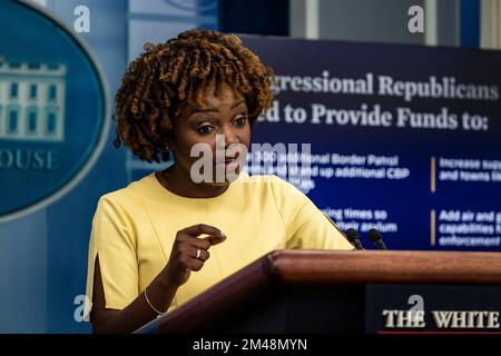 Karine Jean-Pierre, Attachée de presse à la Maison Blanche, prend la parole au cours du briefing de presse quotidien à la Maison Blanche à Washington, DC, sur 19 décembre 2022. Banque D'Images