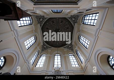 La mosquée de Sadabad est située à Istanbul. Il a été construit en 1862 sous le règne du sultan Abdulaziz. Banque D'Images