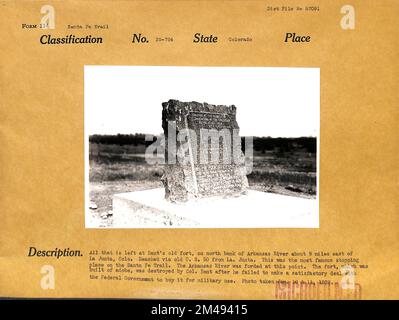 Tout ce qui est laissé à Bent's Old fort, sur la rive nord de la rivière Arkansas à environ 8 miles à l'est de la Junta, Colorado. Légende originale: Tout ce qui est laissé à l'ancien fort de Bent, sur la rive nord de la rivière Arkansas à environ 8 miles à l'est de la Junta, Colorado Accès par les anciens États-Unis. 50 de la. Junte. C'était l'arrêt le plus célèbre de la piste de Santa Fe. La rivière Arkansas a été forée à ce point. Le fort, qui a été construit en adobe, a été détruit par le colonel Bent après qu'il n'a pas réussi à faire un accord satisfaisant avec le gouvernement fédéral pour l'acheter pour un usage militaire. État: Colorado. Banque D'Images
