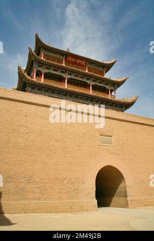 Un cliché vertical de la forteresse historique de Jiayuguan à l'extrémité ouest de la dynastie Ming Banque D'Images