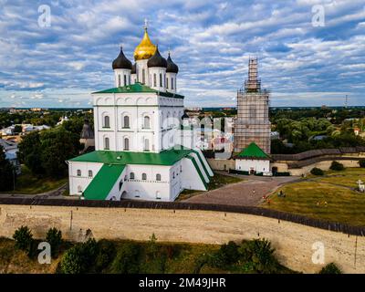 Antenne du kremlin et de la cathédrale de la Trinité à Pskov, site de l'UNESCO Pskov, Russie Banque D'Images