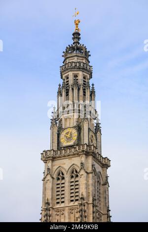 Beffroi de la mairie gothique sur la place des Heros, site classé au patrimoine mondial de l'UNESCO, vieille ville d'Arras, pas-de-Calais, hauts-de-France Banque D'Images