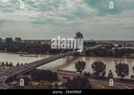 Vue aérienne du SNP MOST sur le Danube à Bratislava Banque D'Images