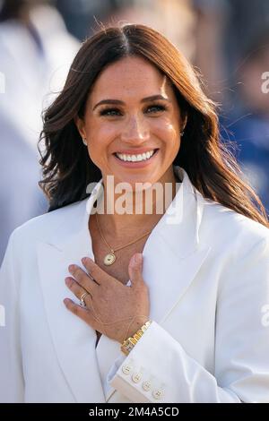 AP REVIEW OF THE YEAR 2022 photo du dossier datée du 15/04/22 - la duchesse de Sussex assiste à une réception, organisée par la ville de la Haye et le ministère néerlandais de la Défense, célébrant les Jeux Invictus à venir, à Nations Home, Invictus Games Park (Zuiderpark), à la Haye. Date de publication : mardi 20 décembre 2022. Banque D'Images