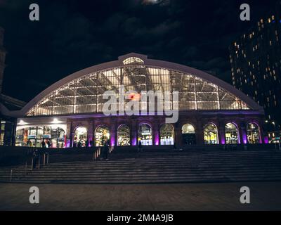 Gare de Liverpool Lime Street la nuit à Liverpool. Banque D'Images