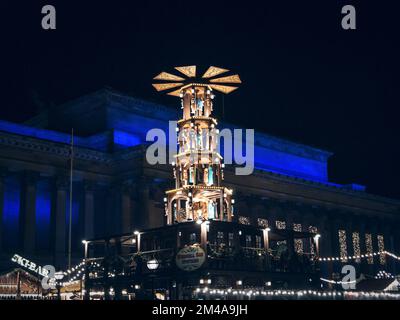 Marché de Noël la nuit à Liverpool. Banque D'Images