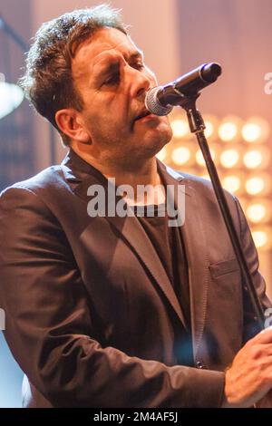 The Specials, Brixton Academy, 31st octobre 2011. Terry Hall, le chanteur principal des Specials, est décédé à l'âge de 63 ans. Photographié ici, en 2011, lors d'un spectacle en direct à la Brixton Academy de Londres. Photo par Amanda Rose/Alamy Live News Banque D'Images