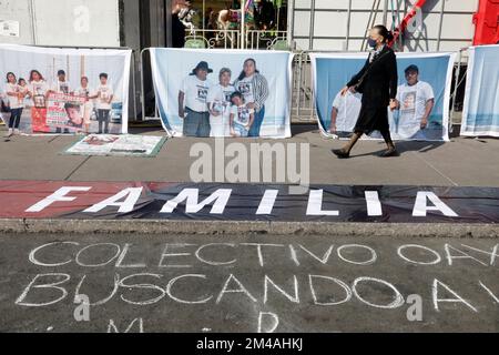 Non exclusif: 19 décembre 2022, Mexico, Mexique: Les parents et les collectifs des disparus au Mexique appellent à une rencontre avec le président mexicain Banque D'Images