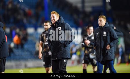 Dean Lewington, entraîneur-chef intérimaire de MK dons, se réjouit de leur victoire lors du match EFL League One entre Portsmouth et MK dons à Fratton Park , Portsmouth , Royaume-Uni - 17th décembre 2022 usage éditorial uniquement. Pas de merchandising. Pour les images de football, les restrictions FA et Premier League s'appliquent inc. Aucune utilisation Internet/mobile sans licence FAPL - pour plus de détails, contactez football Dataco Banque D'Images