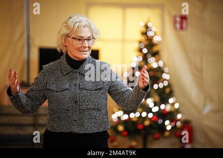 Ne l’est pas, la Slovaquie. 20th décembre 2022. Christine Lambrecht (SPD), ministre fédérale de la Défense, visite les soldats allemands de la Bundeswehr stationnés en Slovaquie à Lest (infanterie de montagne). Les soldats allemands en Slovaquie, qui bordent directement l'Ukraine, font partie de la Force opérationnelle de défense contre les missiles aériens et du groupement tactique multinational de l'OTAN. Credit: Kay Nietfeld/dpa/Alay Live News Banque D'Images
