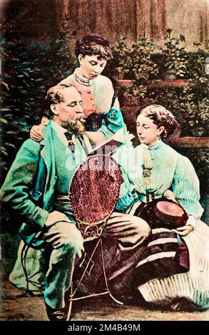 Charles Dickens (1812-1870) photographié avec ses filles - Portrait de Charles Dickens (1812-1870), ecrivain anglais et ses deux fils, Mary et Kate,(Mamie et Katey) en 1865. Banque D'Images