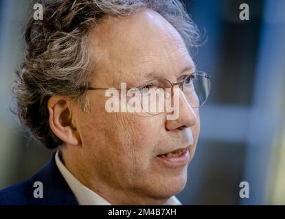 LA HAYE - pays-Bas, 20/12/2022, Frank Candel, président du conseil d'administration du Conseil pour les réfugiés, S'adresse à la presse après le verdict rendu dans l'appel de la procédure préliminaire de secours que le Conseil néerlandais pour les réfugiés a intenté contre l'État et l'Office central d'accueil des demandeurs d'asile. L'exigence est que la réception réponde à nouveau aux exigences légales minimales à compter du 1 octobre. ANP SEM VAN DER WAL pays-bas sortie - belgique sortie Banque D'Images