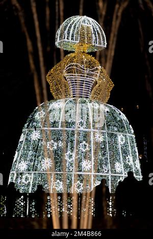 Menina. Menina de luz décorant les rues de la ville de Madrid à l'heure de Noël. Joyeux Noël 2022. Photographie. Banque D'Images