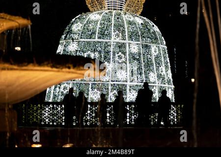 Menina. Menina de luz décorant les rues de la ville de Madrid à l'heure de Noël. Joyeux Noël 2022. Photographie. Banque D'Images