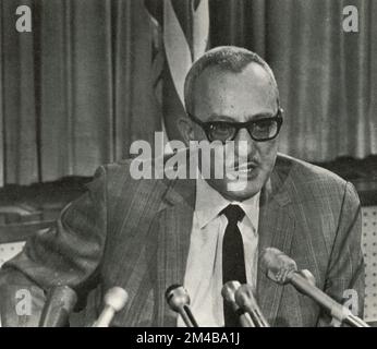 Charles Siragusa, agent italo-américain, chef de la commission d'enquête de l'Illinois et archiennemi du mobster mafieux Lucky Luciano, USA 1950s Banque D'Images