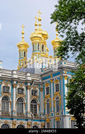 Les flèches dorées de l'église de la Résurrection au Palais de Catherine. Situé dans la ville de Tsarskoye Selo (Pouchkine), St. Petersbourg, Russie. 24 Banque D'Images