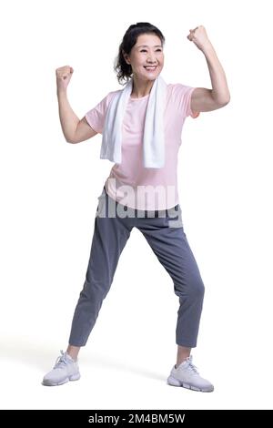 Photo de studio d'une femme chinoise âgée qui fait de l'exercice Banque D'Images