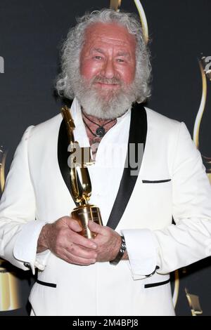 Burbank, États-Unis. 18th décembre 2022. LOS ANGELES - DEC 18: Charlie Adler aux Voice Arts Awards au Steven J. Ross Theatre - Warner Brothers Studios on 18 décembre 2022 à Burbank, CA (photo de Katrina Jordan/Sipa USA) crédit: SIPA USA/Alay Live News Banque D'Images