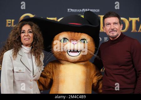 Madrid, Espagne. 20th décembre 2022. L'acteur Antonio Banderas et la chanteuse Rosario Flores assistent à la séance photo « El Gato con Botas: El Ultimo Deseo » (Puss in Boots: The Last Wish) à l'hôtel Urso de Madrid. Crédit : SOPA Images Limited/Alamy Live News Banque D'Images