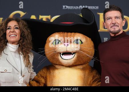 Madrid, Espagne. 20th décembre 2022. L'acteur Antonio Banderas et la chanteuse Rosario Flores assistent à la séance photo « El Gato con Botas: El Ultimo Deseo » (Puss in Boots: The Last Wish) à l'hôtel Urso de Madrid. Crédit : SOPA Images Limited/Alamy Live News Banque D'Images