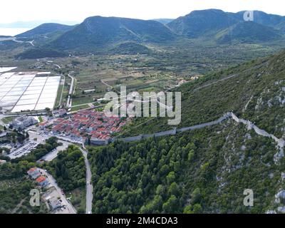 Ston Croatie ville fortifiée vue aérienne de drone Banque D'Images