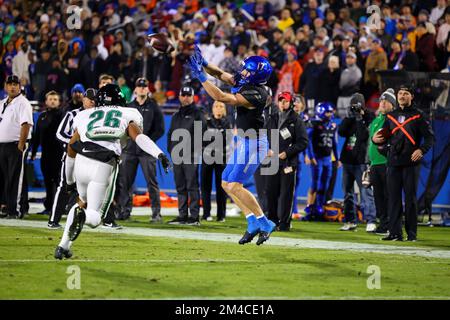 Le récepteur large Boise State Broncos Davis Koetter (17) cherche à faire une prise pendant le 2nd quart du match de football de l'université de Frisco Bowl 2022, à to Banque D'Images