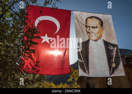 Drapeau turc et Mustafa Kemal Ataturk Banque D'Images