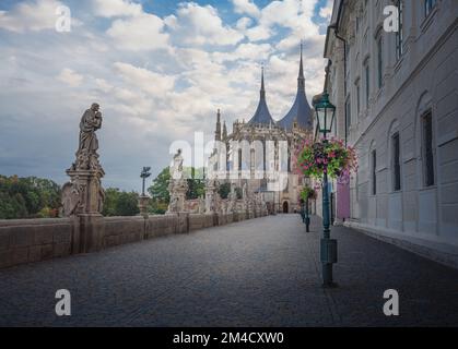 Rue Barborska et cathédrale de Saint-Barborska Barbara - Kutna Hora, République tchèque Banque D'Images