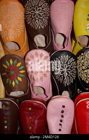Chaussons Souk de Marrakech Maroc Banque D'Images
