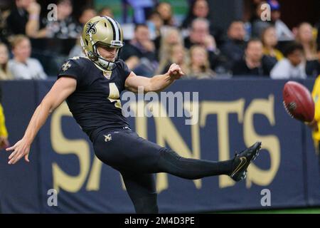 La Nouvelle-Orléans, Louisiane, États-Unis. 18th décembre 2022. Blake Gillikin, le joueur de la New Orleans Saints, joue contre les Atlanta Falcons dans un match de la NFL à la Nouvelle-Orléans, en Louisiane, aux États-Unis, sur 18 décembre 2022. Les saints battent les Falcons 21-18. (Image de crédit : © Dan Anderson/ZUMA Press Wire) Banque D'Images