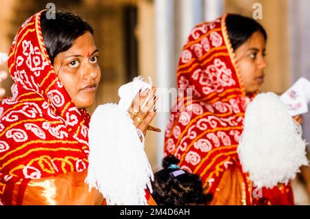 Jains de toute l'Inde viennent prier aux temples de Shatrunjaya Banque D'Images