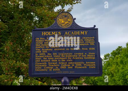 Holmes Academy signe à l'université d'État de Plymouth dans le centre-ville historique de Plymouth, New Hampshire NH, États-Unis. L'école appartient maintenant à l'Universit de l'Etat Banque D'Images