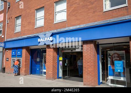 Filiale de Halix Bank Building Society dans le centre-ville de Bury, Grand Manchester, Angleterre, Royaume-Uni, été 2022 Banque D'Images