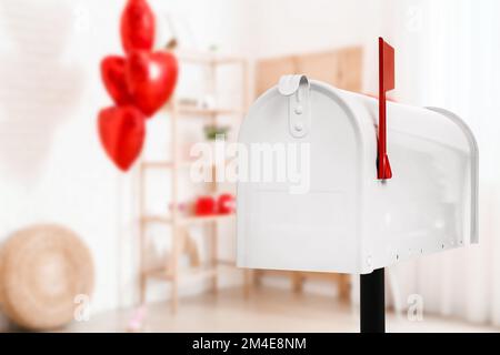 Boîte à lettres dans la chambre. Célébration de la Saint-Valentin Banque D'Images