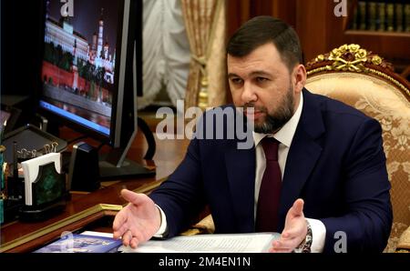 Moscou, Russie. 20th décembre 2022. Le président russe Vladimir Poutine (non vu) rencontre le chef en exercice de la République populaire de Donetsk (DPR) Denis Pouchilin au Kremlin à Moscou, Russie sur 20 décembre 2022. Photo par Kremlin Pool/UPI Credit: UPI/Alay Live News Banque D'Images