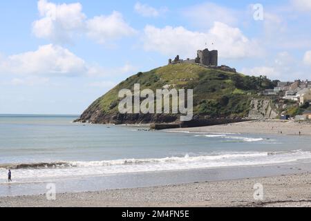 Château de Criccieth vue de la plage de Criccieth. Situé dans le nord du pays de Galles, Gwynedd, Banque D'Images