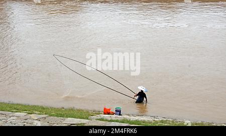 Engins de pêche nets sur la rivière Yantse, Yichang - Chine Banque D'Images