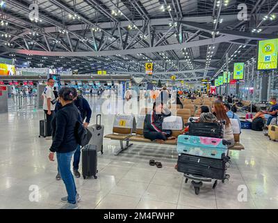 Bangkok, Thaïlande, passagers de la foule, à l'intérieur de l'aéroport international, aéroport de Suvarnabhumi Banque D'Images