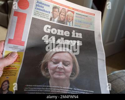 Première page de i journal avec titre disparu dans 44 jours comme le Premier ministre Liz Truss signe après le plus court mandat de Premier ministre en Grande-Bretagne, Banque D'Images