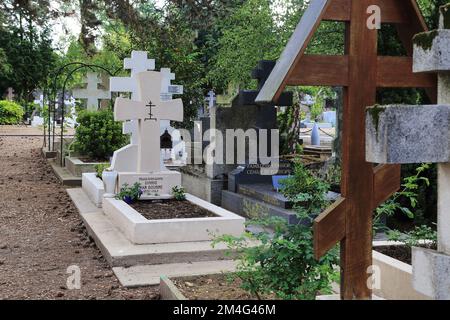 SAINT-GENEVIÈVE-DE-BOIS, FRANCE - 16 MAI 2015 : CIMETIÈRE ST. Geneviève de Bois est le lieu de sépulture des immigrants russes. Banque D'Images