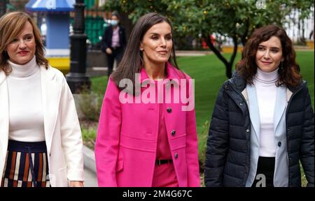 Madrid, Espagne. 21st décembre 2022. La Reine espagnole Letizia et Isabel Diaz Ayuso lors d'une visite à l'hôpital NiñoJesus pour le projet Yo Cuento à Madrid, le mercredi 21 décembre 2022. Credit: CORMON PRESSE/Alamy Live News Banque D'Images