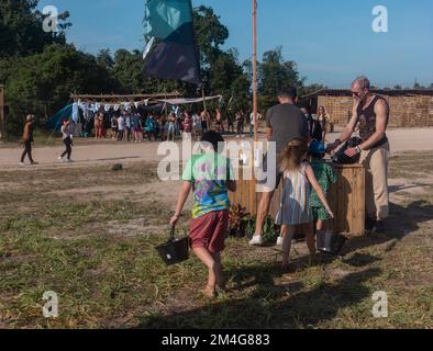 Pattaya, Thaïlande- 19 décembre 2022: Les enfants pendant le festival Wonderfruits, les gens au festival à Pattaya, Thaïlande Banque D'Images