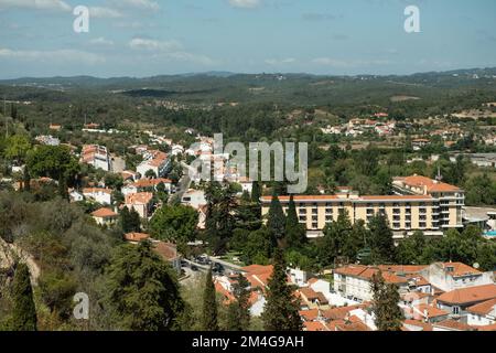 Tomar, Portugal, 17 août 2022. Vue sur la ville depuis le monastère de convento de Cristo. Banque D'Images